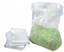 Plastikbeutel mit grünem Schnittgut neben gefalteten Plastikbeuteln