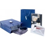 Geschenktasche Large, ultramarinblau mit Mattlack und Geschenkeanhänger