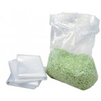 Plastikbeutel gefüllt mit grünem Schnittgut neben gefalteten Plastikbeuteln